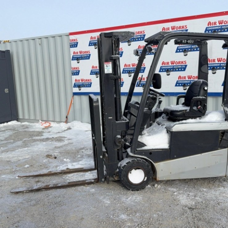 Nissan 48" Forks gray forklift, Non Running