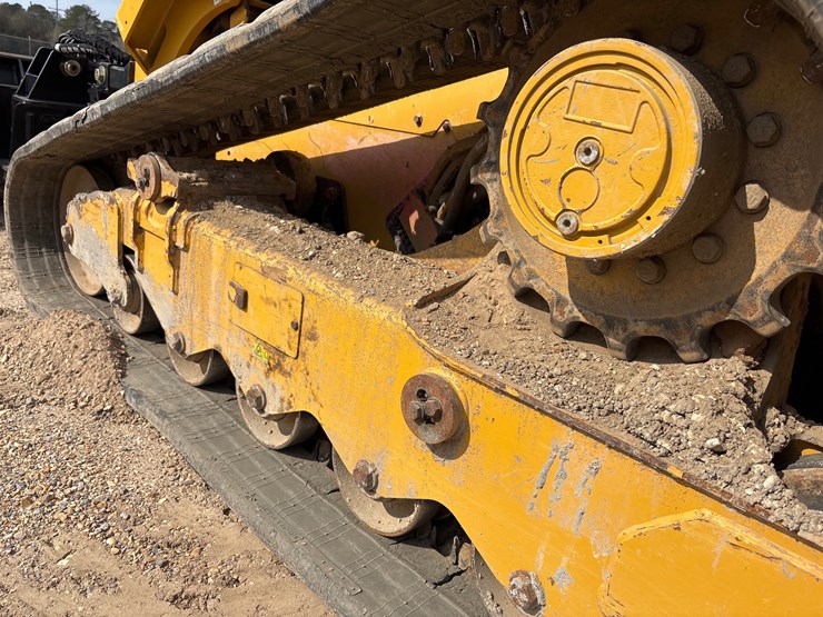 2022-caterpillar-299d3-image-31