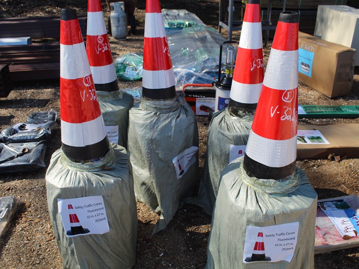 #5351-•-5,-20-pack-of-100-safety-traffic-cones-image-1