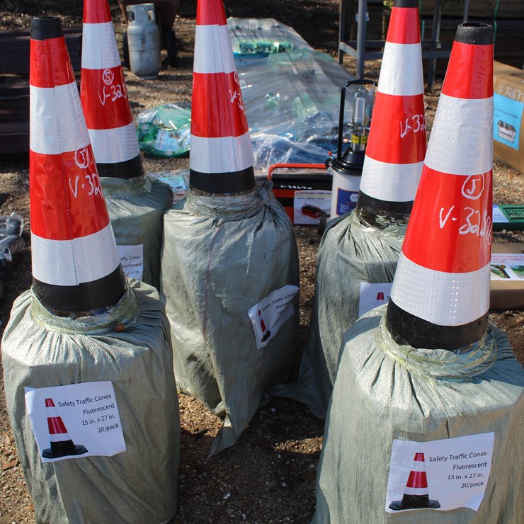 #5351 • 5, 20 PACK OF 100 SAFETY TRAFFIC CONES