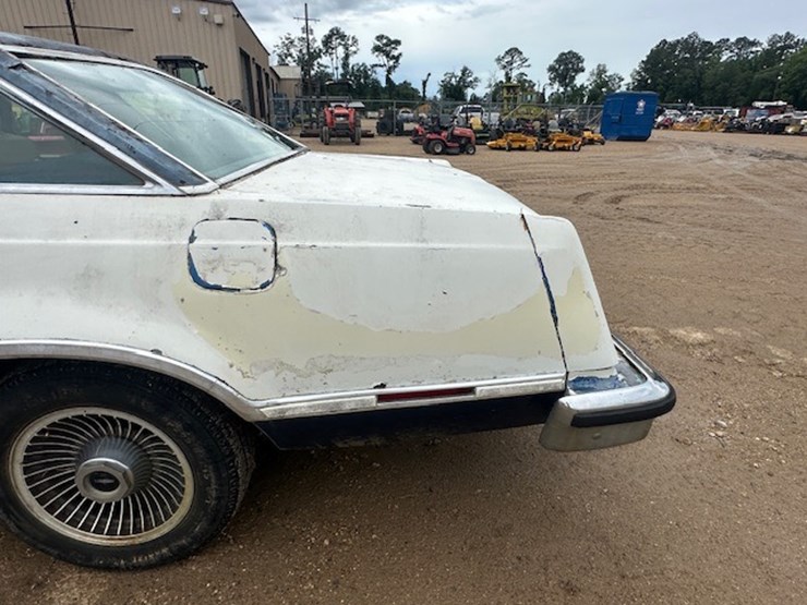 #22600-•-1978-ford-thunderbird-|-for-parts-&-repairs-only-image-7