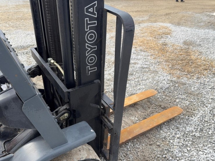 toyota-fork-lift-propane-42"-forks,-2mast,-4410cap.,-model-42-gf-gc420,-sn#60155,-solid-tires-image-11