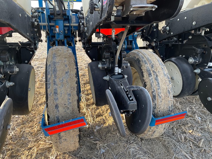 2010-kinze-3000-image-11