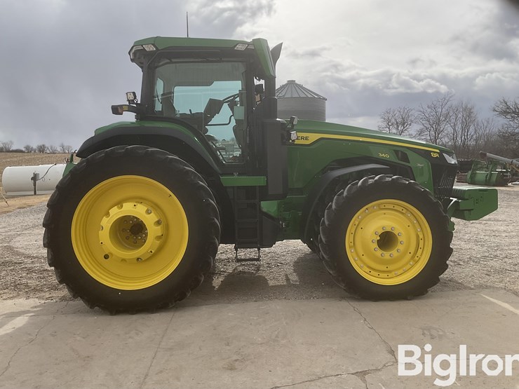 2021-john-deere-8r-340-image-4