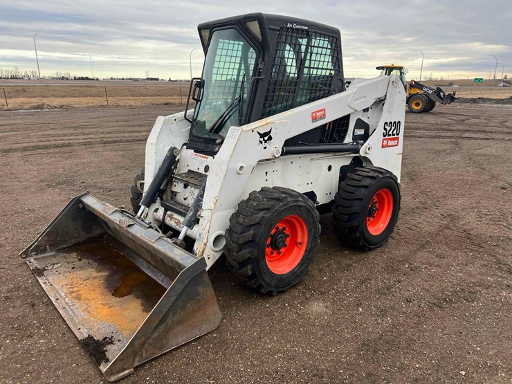 bobcat-s220-image-1