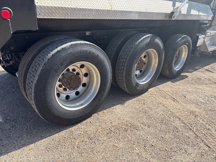 2023-kenworth-t880-image-6