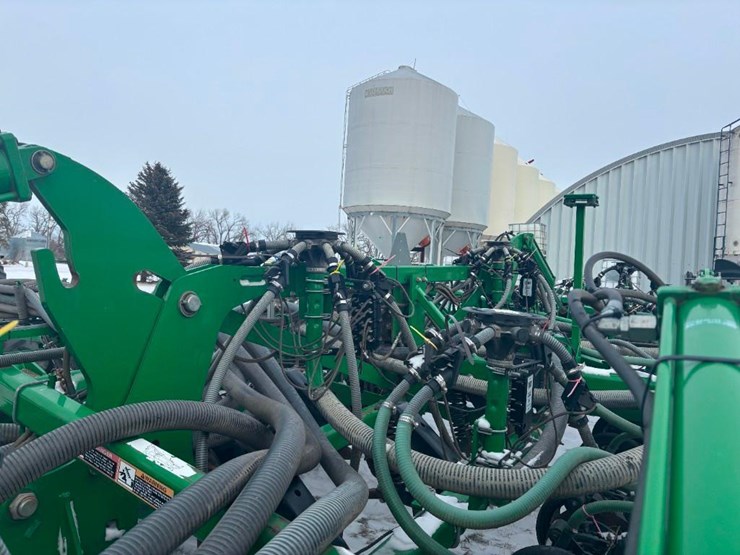 2015-john-deere-1835-image-12