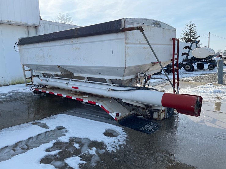 tag-#233,-chandler-16-ton-2-compartment-dry-fertilizer-tender-box-image-1