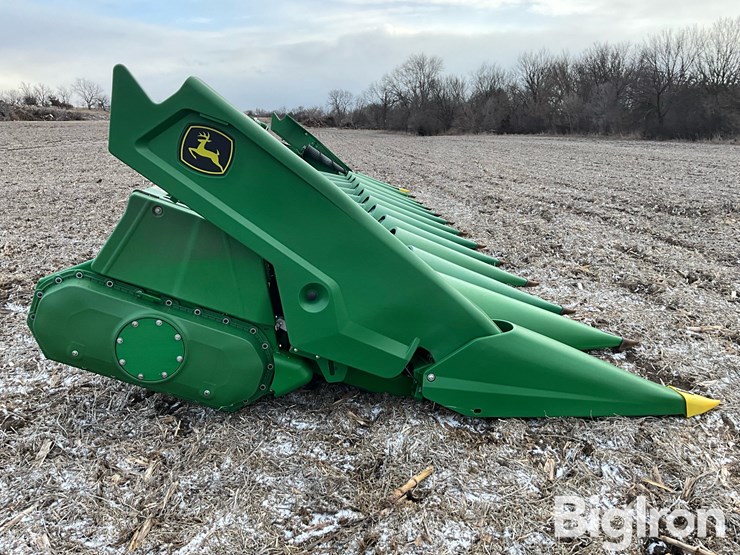 2023-john-deere-c12f-image-4