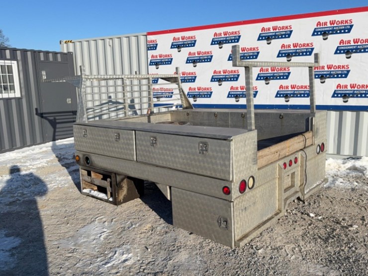 8'-8"-aluminum-truck-bed-with-ladder-rack,-spare-tire-image-2