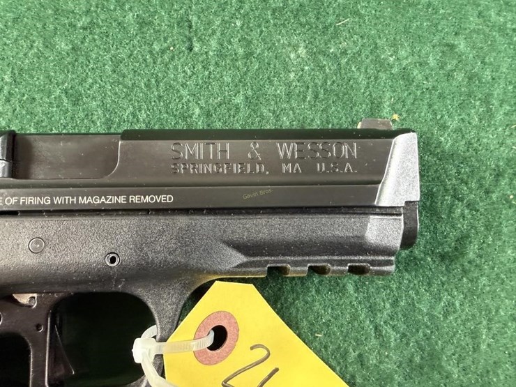 smith-&-wesson-m&p40-40-s&w-pistol-image-4