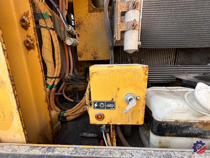 2017-caterpillar-318fl-image-82