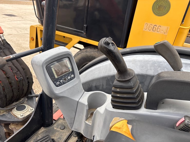 2017-kubota-kx040-4-image-6