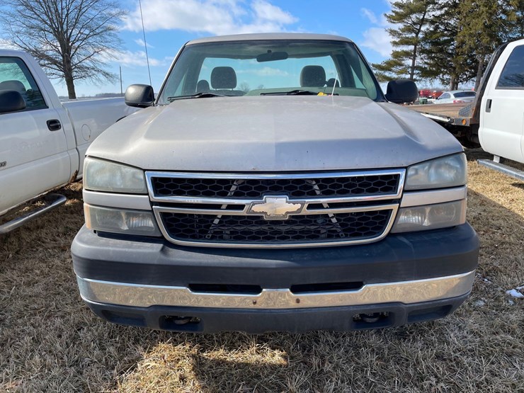 2007-chevrolet-3500-image-18