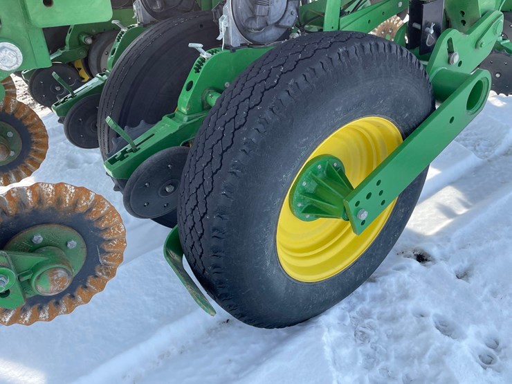 2013-john-deere-1790-ccs-image-11