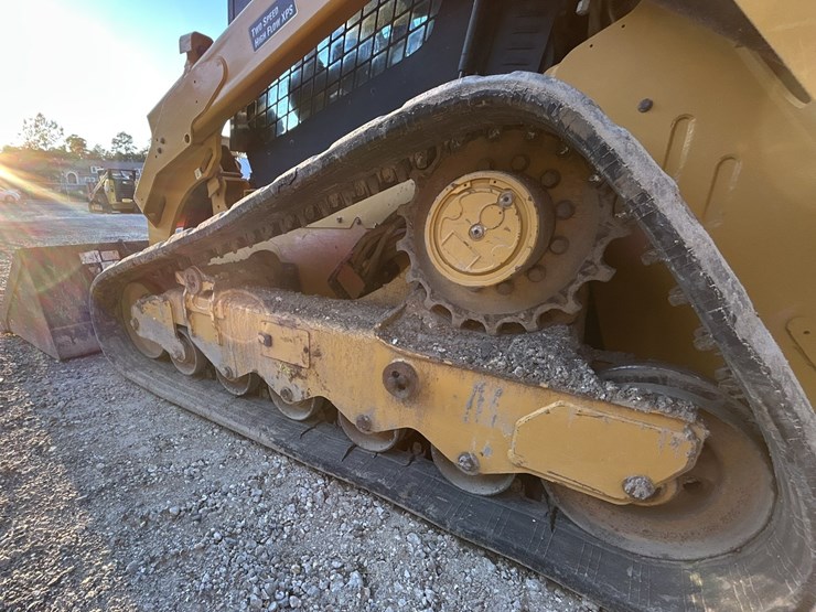 2022-caterpillar-299d3-image-10