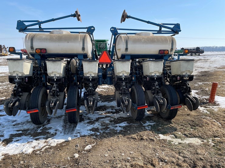 2008-kinze-3200-image-12