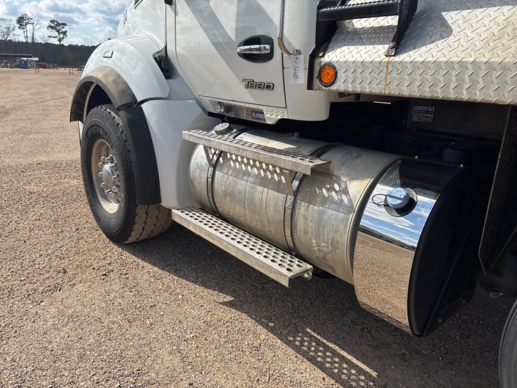 2024-kenworth-t880-image-8