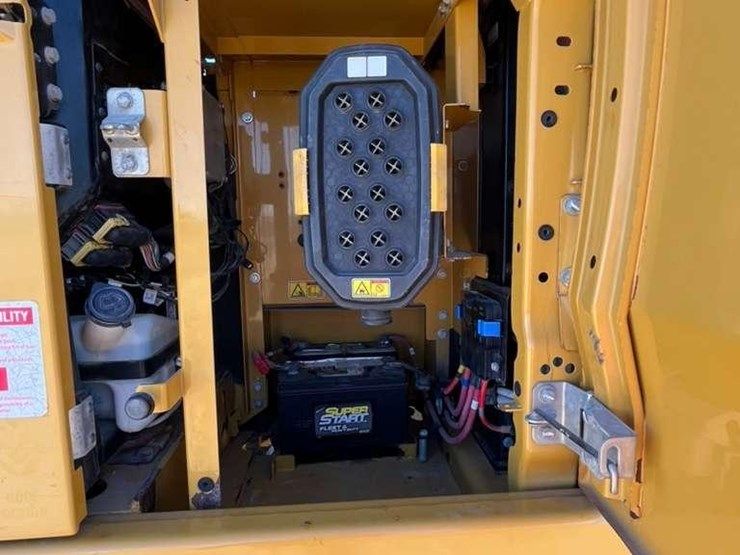 2019-caterpillar-320-image-15