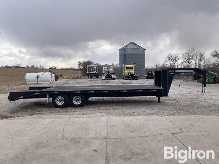 2001-titan-trailer-image-4