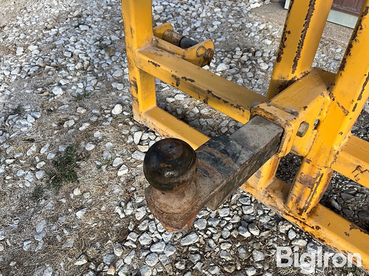 value-eng-3-pt-receiver-hitch-attachment/head-carrier-image-15