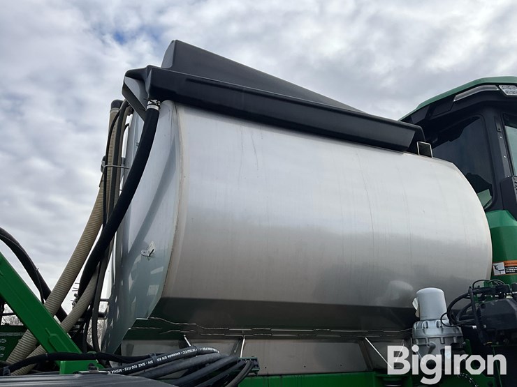 2022-john-deere-412r-image-16