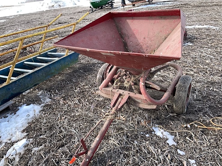 tag-#46,-4'-lime/fert-spreaders-image-1