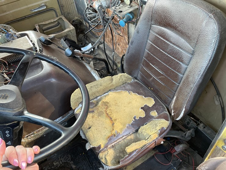 tag-#322,-1978-ih-grain-truck-image-26