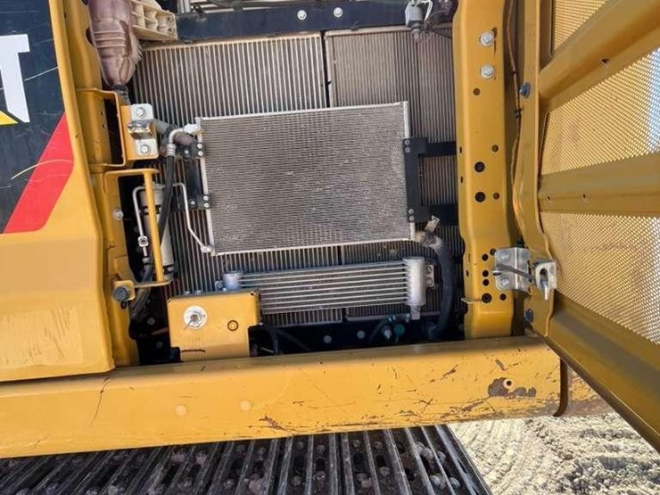 2019-caterpillar-320-image-17