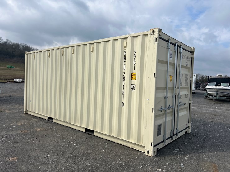 #1299 • 2025 20’ STORAGE CONTAINER (#XHCU2857810) (Remove hay inside ...