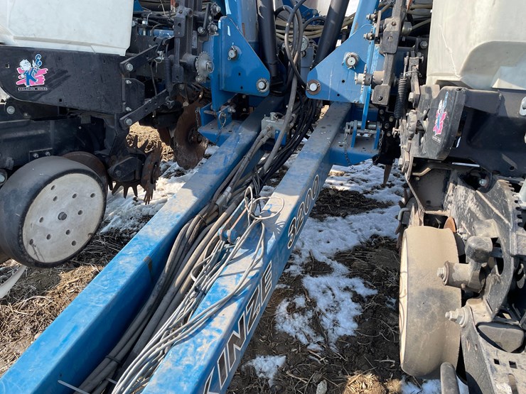 2008-kinze-3200-image-5