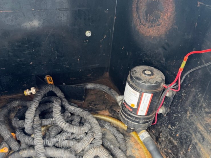 buyer's-products-bbe-black-8'-truck-bed-w/-tool-boxes,-safety-flasher-on-top-image-13