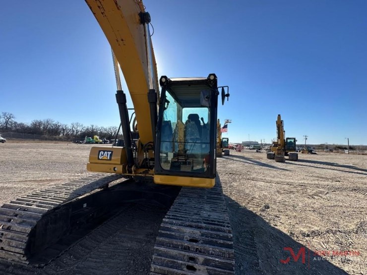 2019-caterpillar-320-image-7