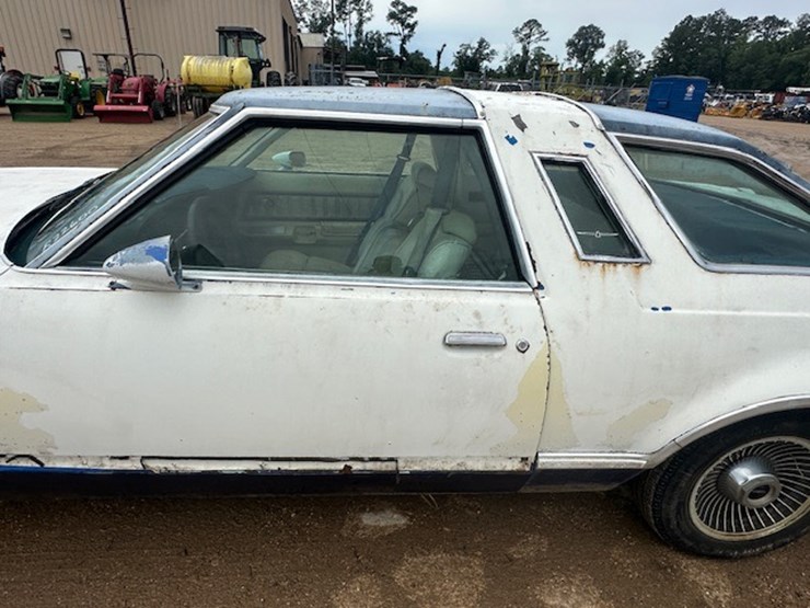 #22600-•-1978-ford-thunderbird-|-for-parts-&-repairs-only-image-10