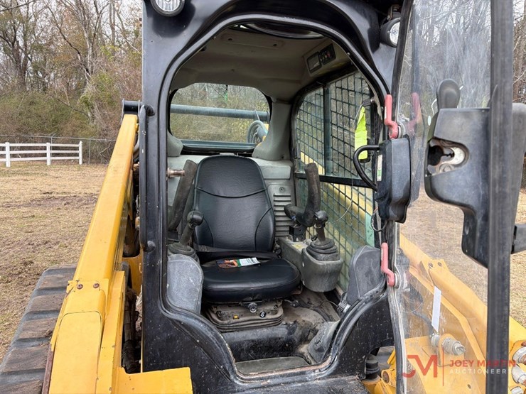 2015-caterpillar-299d-image-16