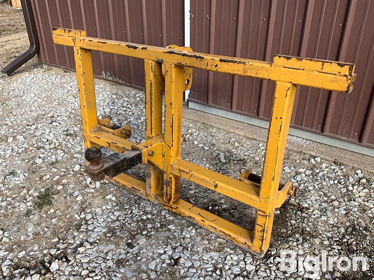 value-eng-3-pt-receiver-hitch-attachment/head-carrier-image-1