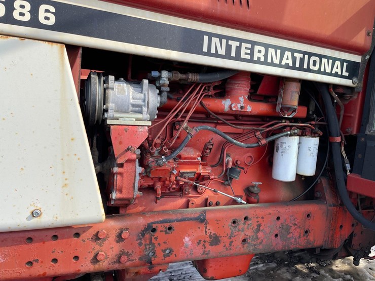 tag-#320,-1981-ih-1586-tractor-image-5