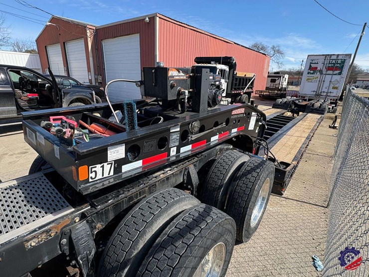 2023-fontaine-lowboy-image-3