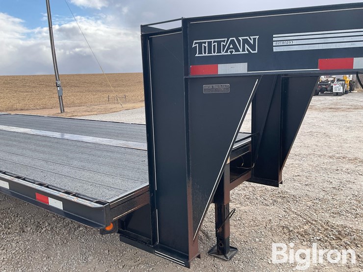 2001-titan-trailer-image-11