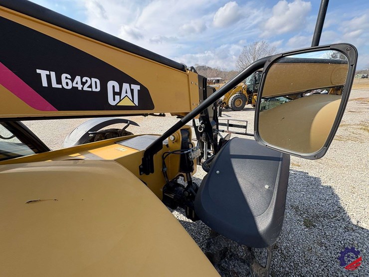 2019-caterpillar-tl642d-image-41