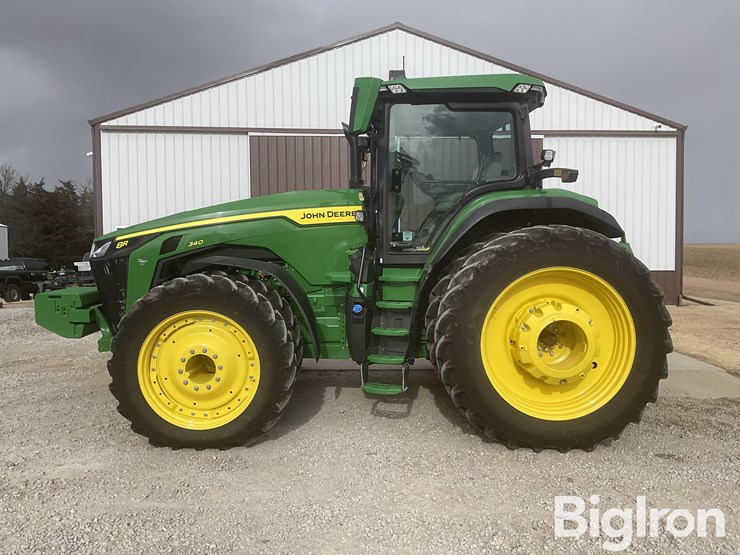 2021-john-deere-8r-340-image-8
