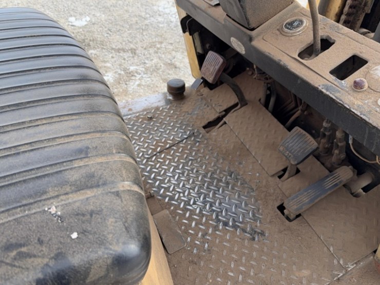 hyster-model-80,-sn#-255464-fork-lift,-lp-cushion-tire-3-mast-42"-forks-9550lb-cap-2082hrs-image-12