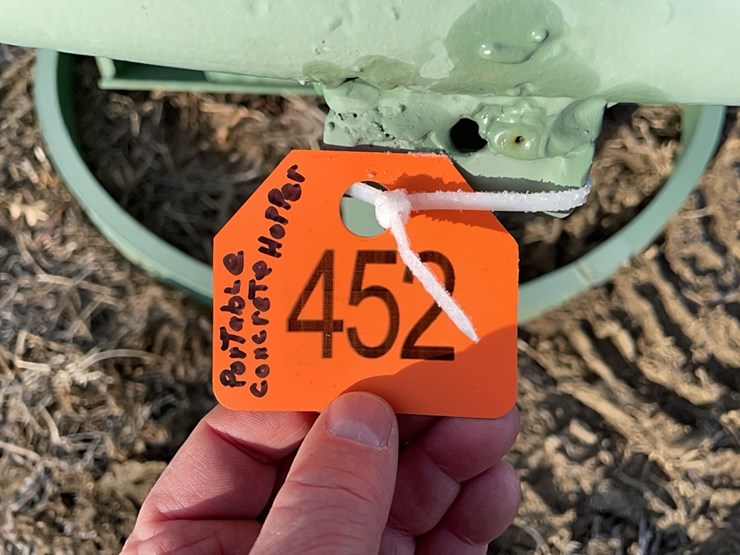 tag-#452,-portable-concrete-hopper-w/slide-gate-image-2