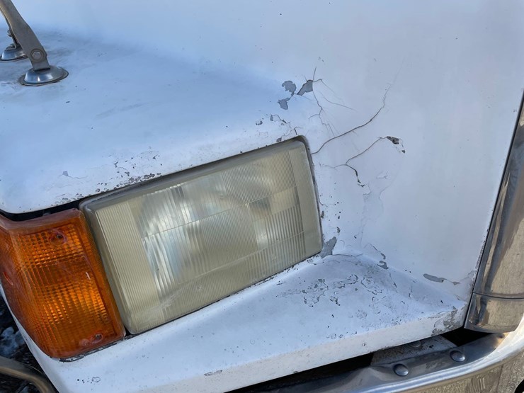 tag-#442,-1993-volvo-semi-tractor-image-17