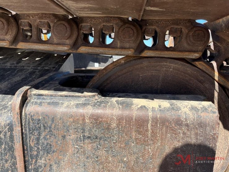 2019-caterpillar-320-image-8