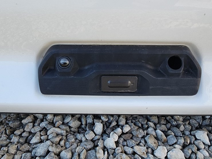 24-chevy-truck-bed-8'-silveradolt,-white,-lites,-bumper-(proceeds-donated-to-charity)-image-11