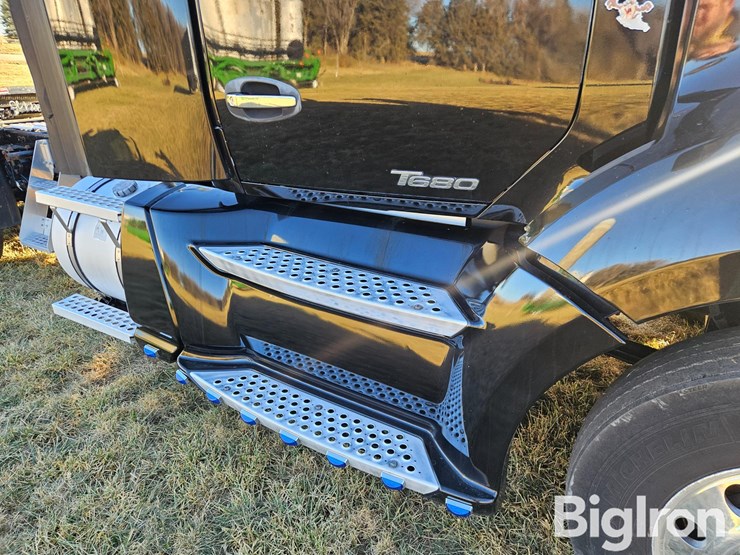 2014-kenworth-t680-image-19