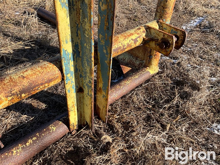 3-pt-heavy-duty-bale-carrier-image-12