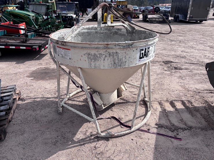 #5352-•-gar-bro-concrete-bucket-image-8