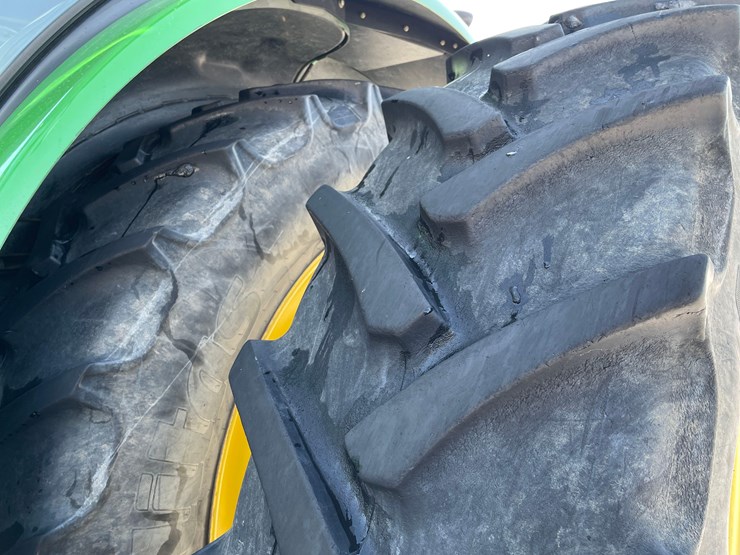 2012-john-deere-8235r-image-6